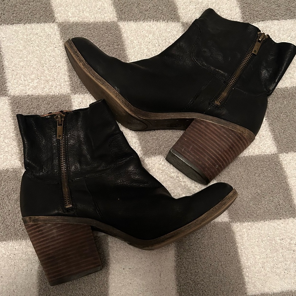 Lucky Brand Black Leather Ankle Boot with Brown Wooden Heel and Zipper